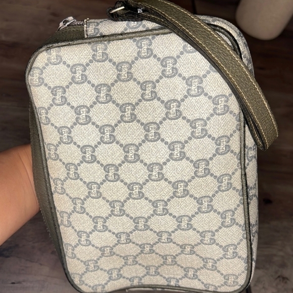 Gucci Plus Authentic Clutch/Wristlet EUC - Picture 13 of 13